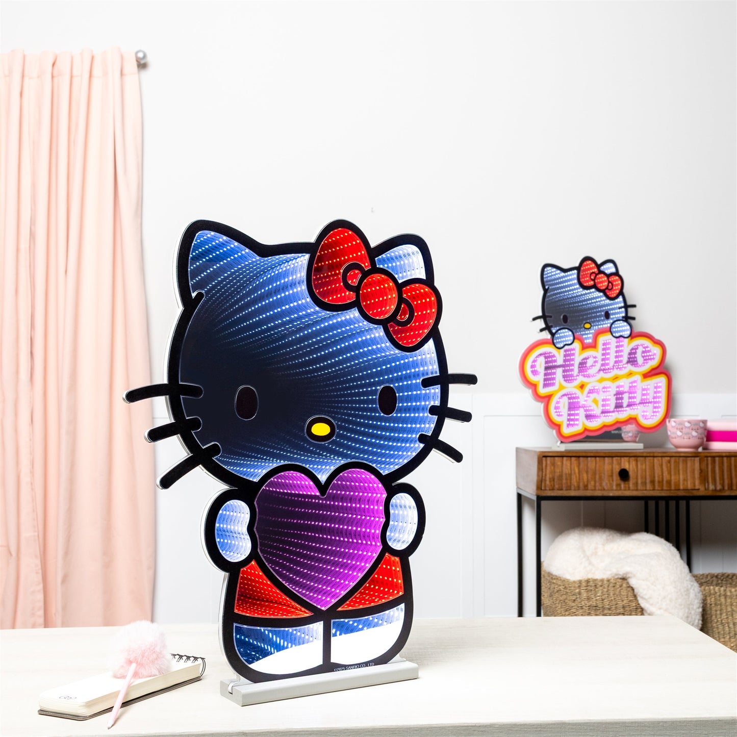Hello Kitty¨_ Heart Ekkolight 24"H