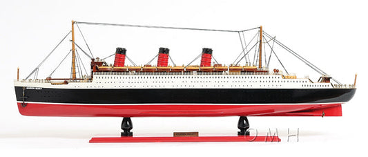 Queen Mary Midsize with Display Case