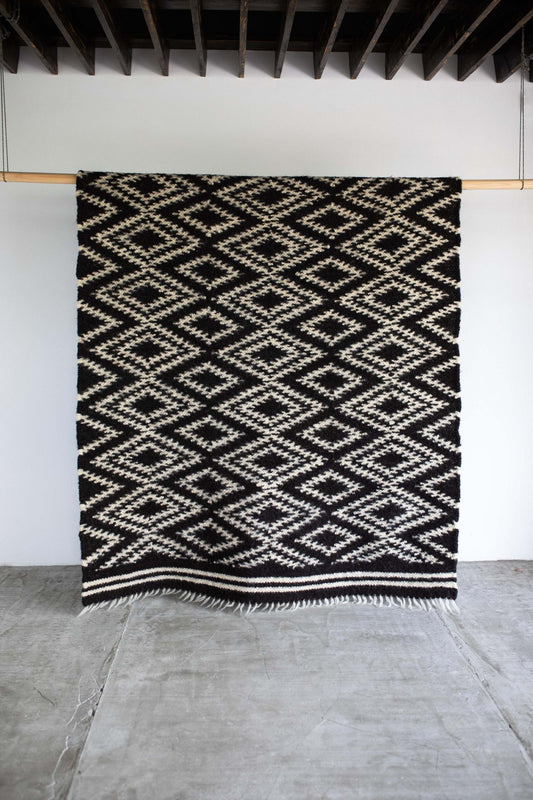 Traditional Carpathian Wool Lizhnyk – “Spectacled” Pattern