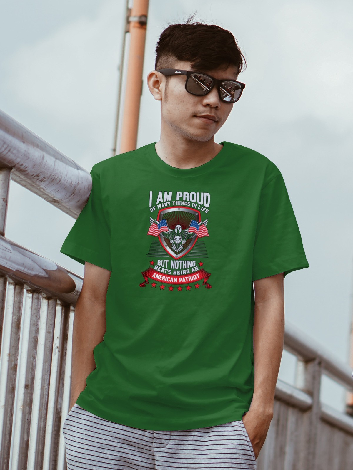 I AM A PROUD AMERICAN PATRIOT Mens T Shirt Gildan