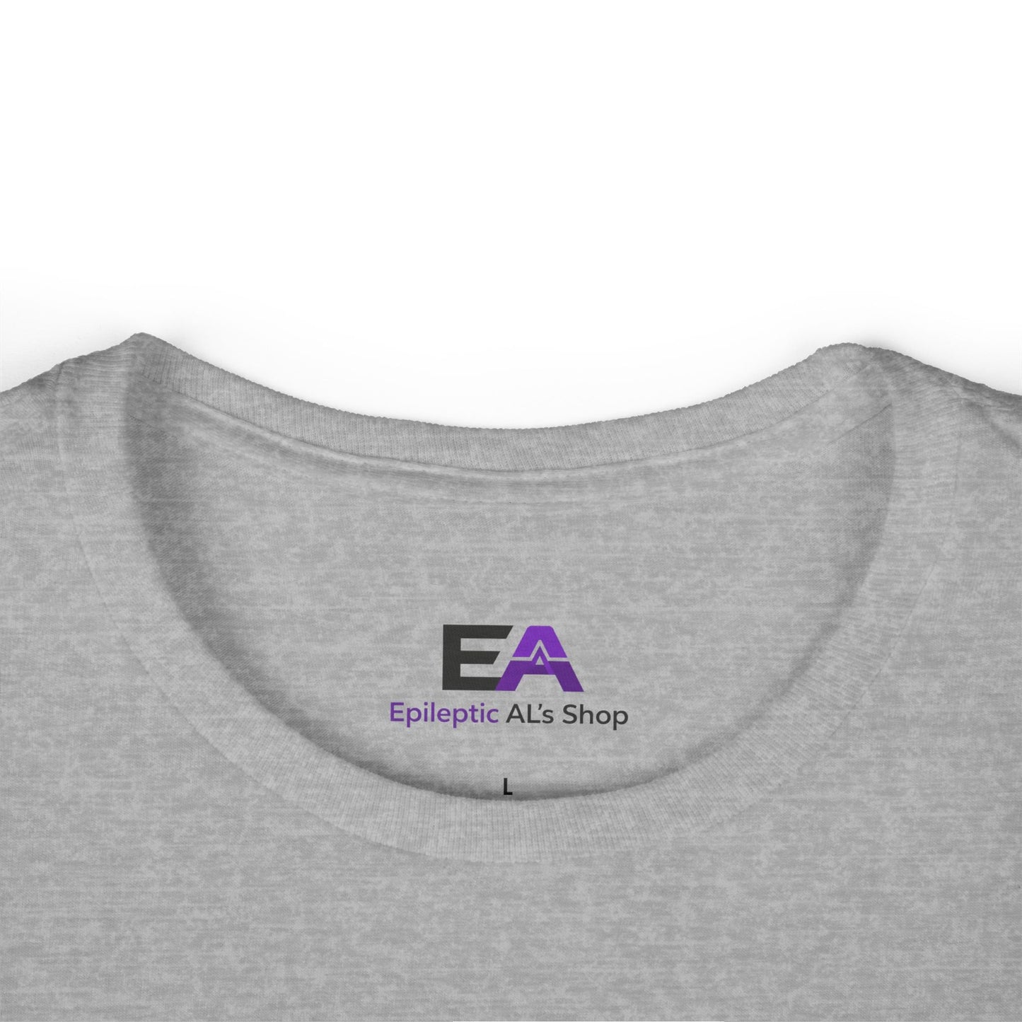 Feral Elegance Women’s Graphic T-Shirt – Wild Luxury Cat Design