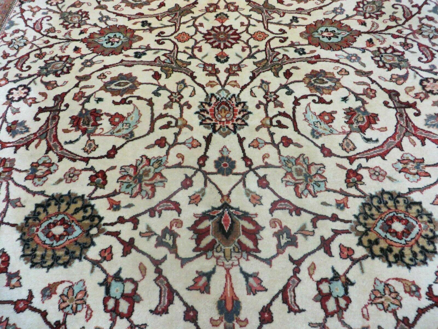 7' X 10' Vintage Handmade India Floral Oriental Wool Rug Hand knotted Carpet