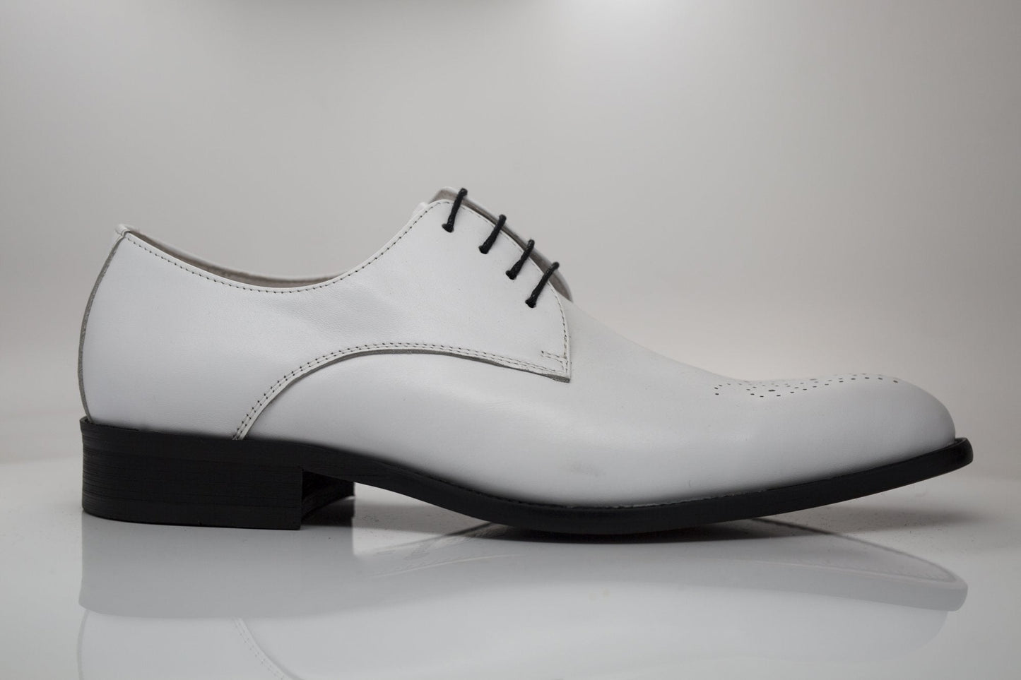 Carrucci Calfskin Oxford - White