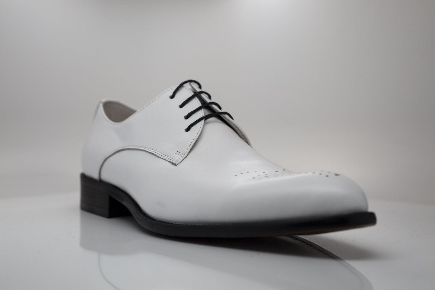 Carrucci Calfskin Oxford - White