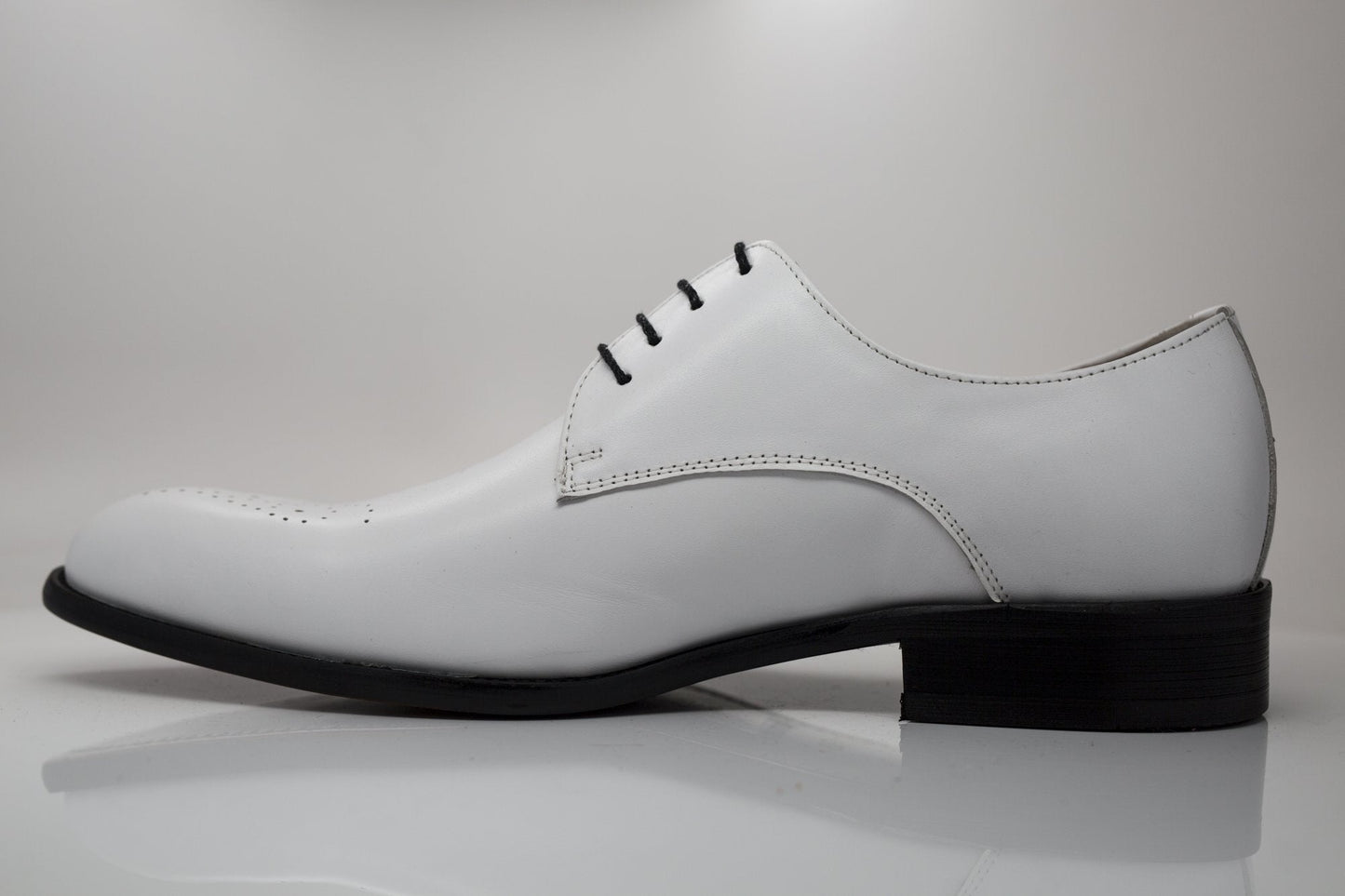 Carrucci Calfskin Oxford - White
