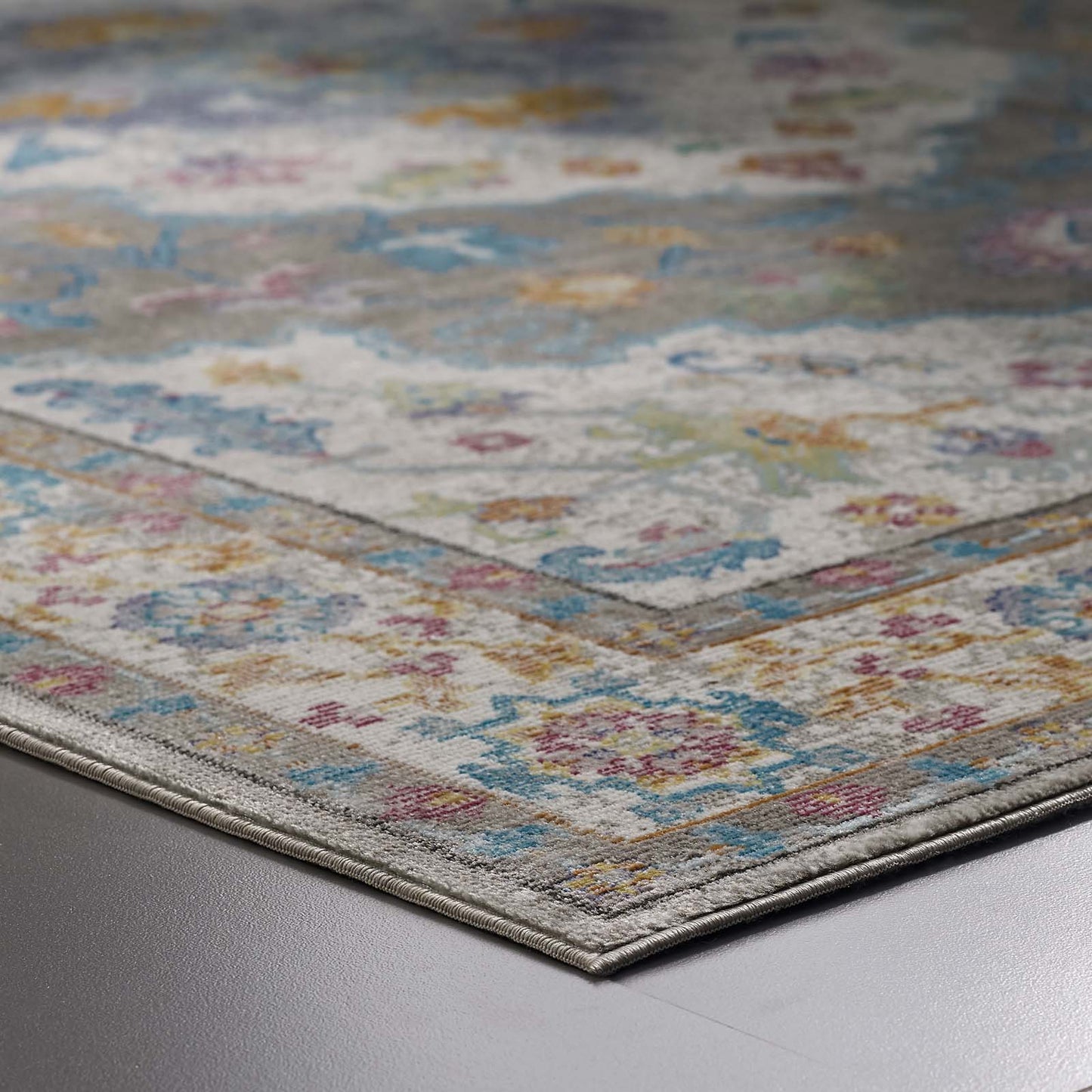 Success Anisah Distressed Floral Vintage Medallion 4x6 Area Rug by Modway