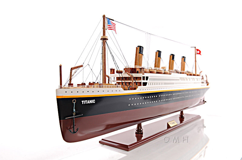RMS Titanic Large with Display Case