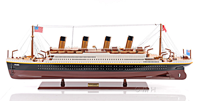 RMS Titanic Midsize with Display Case