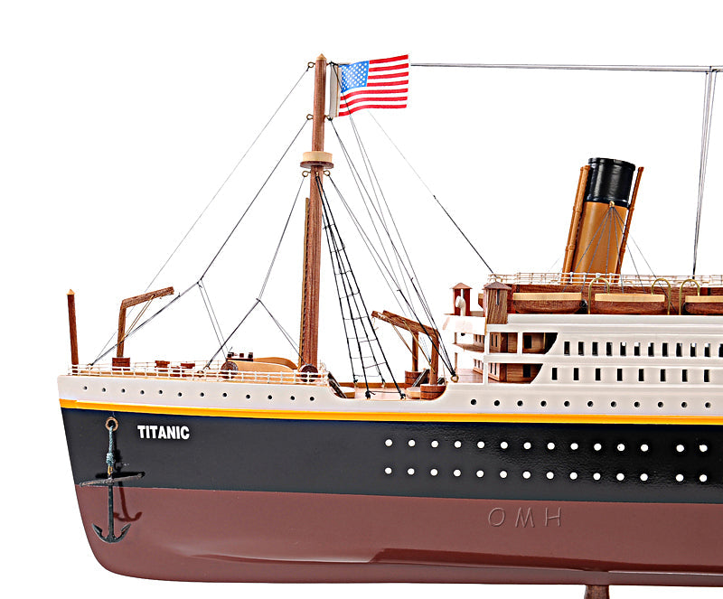 RMS Titanic Midsize with Display Case