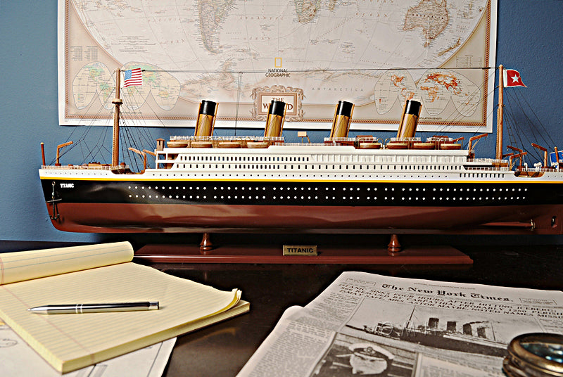 RMS Titanic Midsize with Display Case