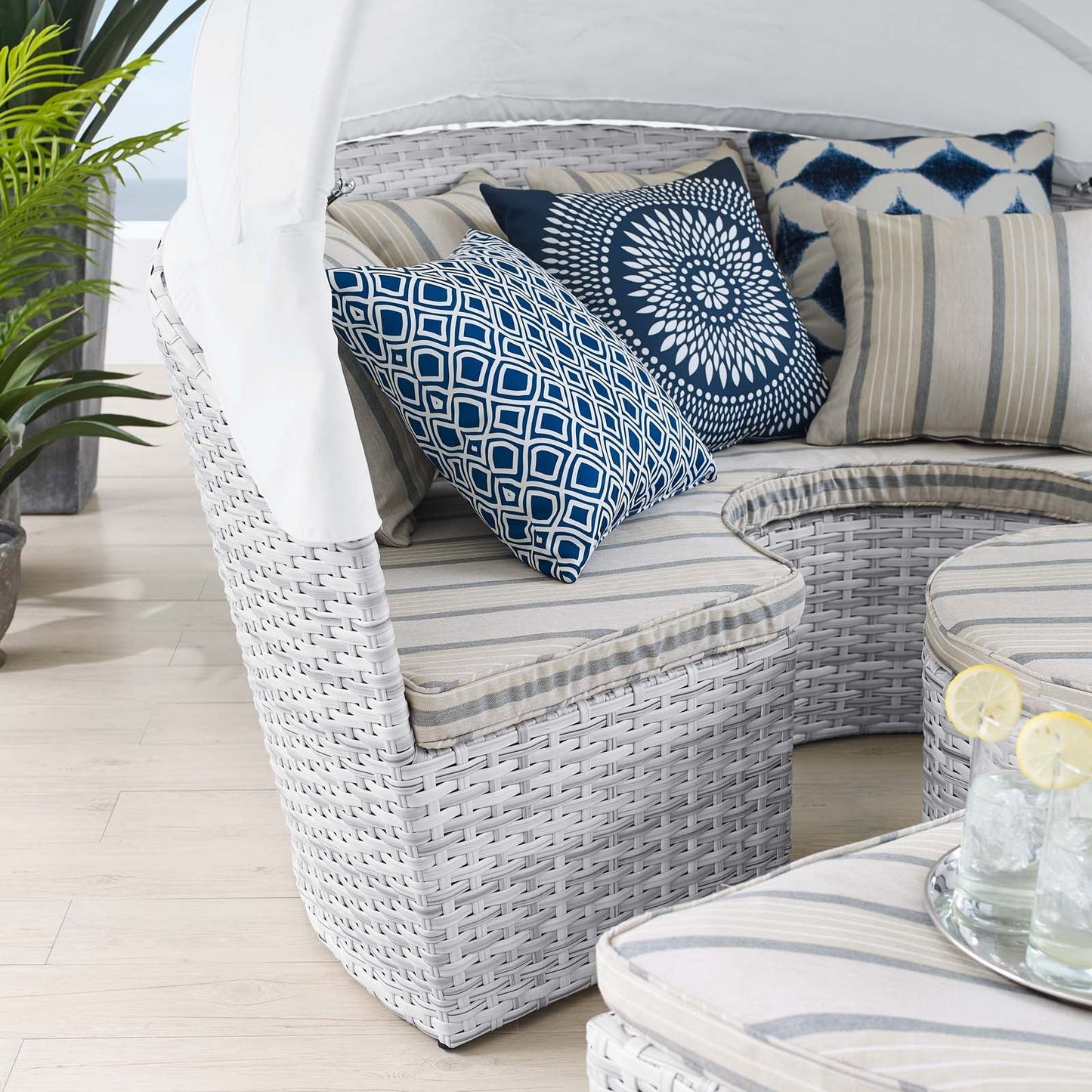 Scottsdale Canopy Sunbrella¨ Outdoor Patio Daybed by Modway