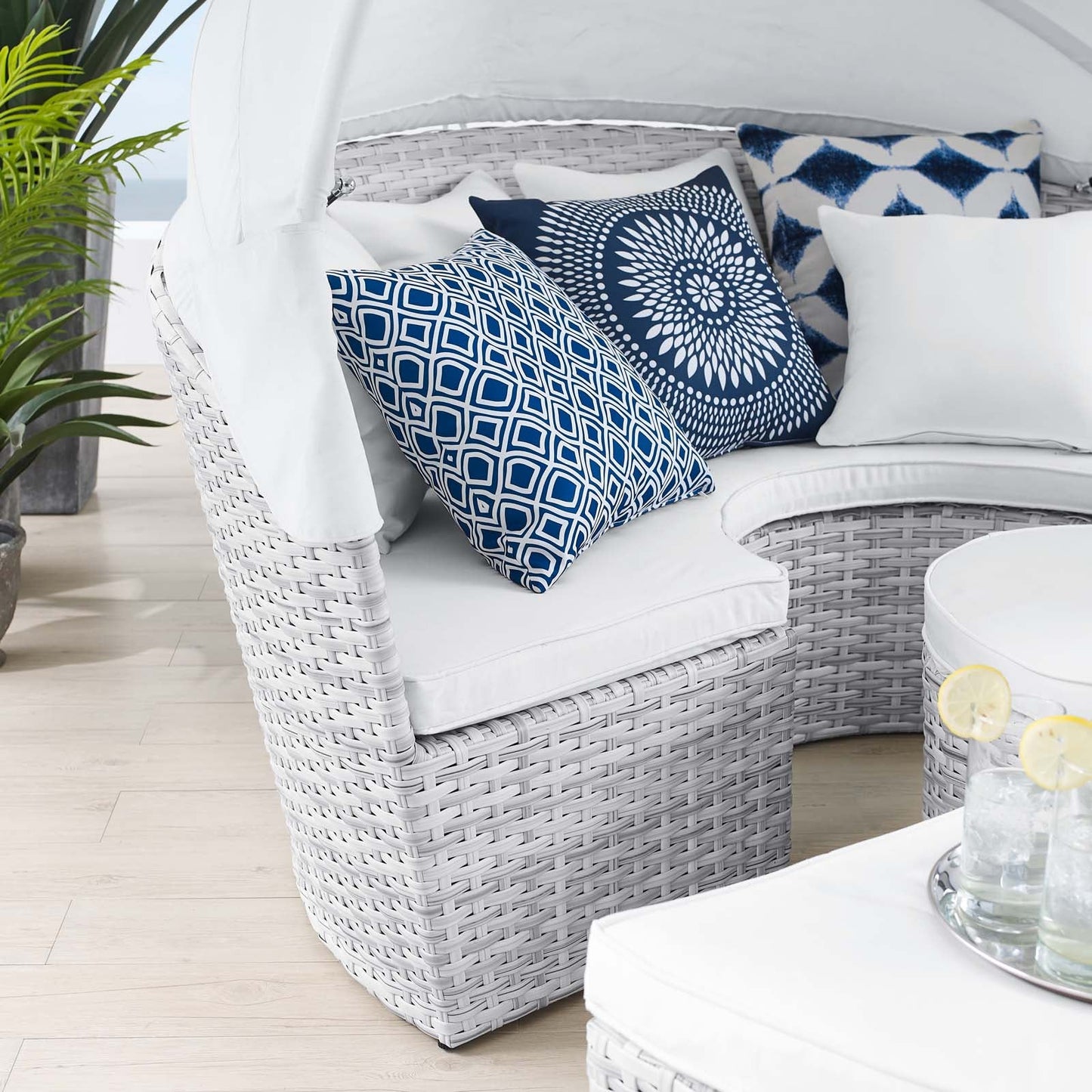 Scottsdale Canopy Sunbrella¨ Outdoor Patio Daybed by Modway