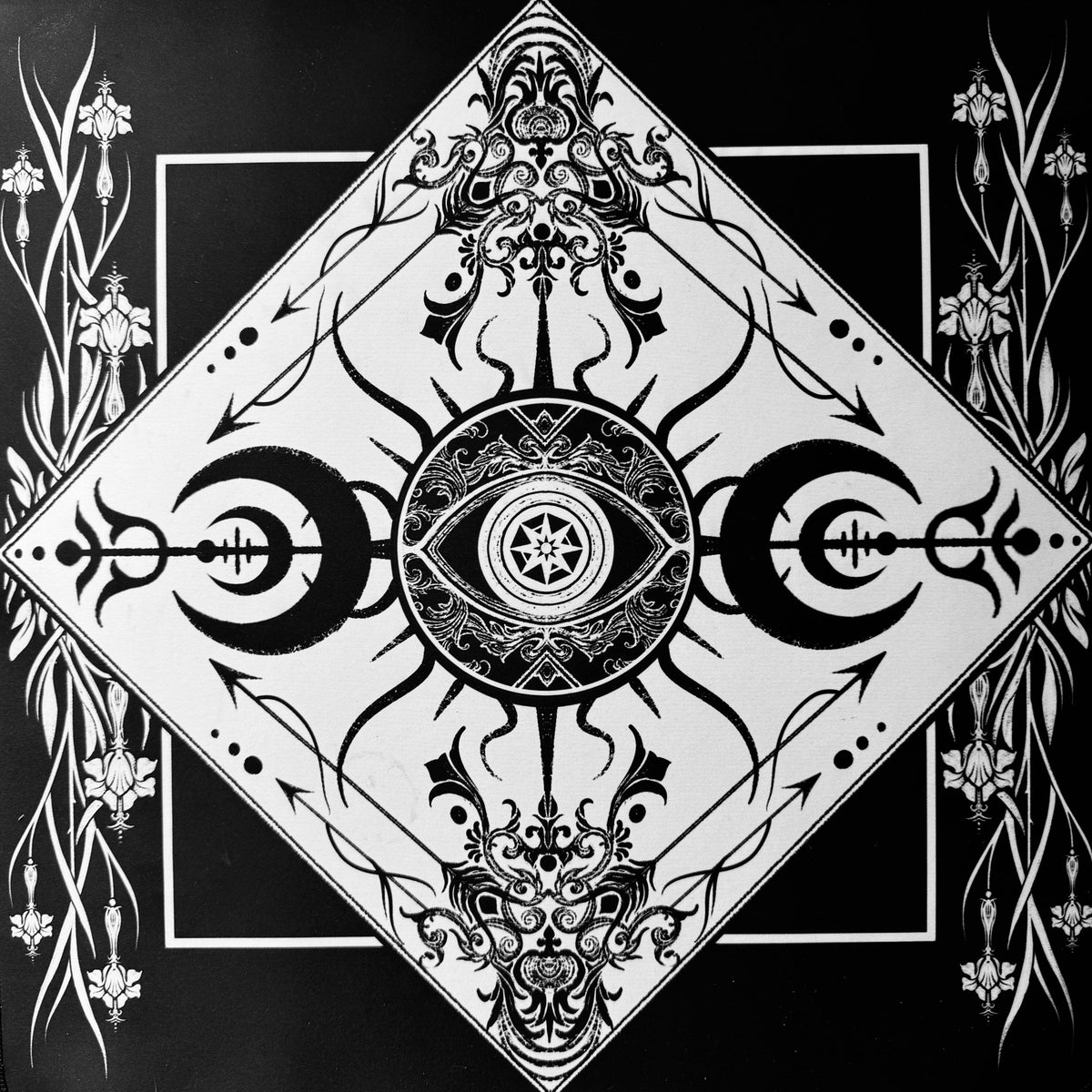 Divination Mat - Xian Evil Eye (Meduim: 22”x22”)