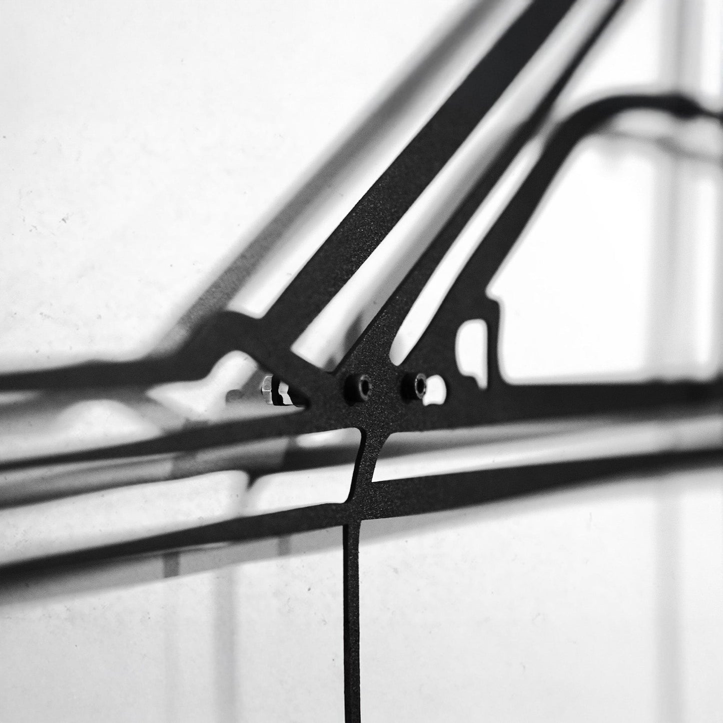 Mercedes W124 Wall Art – Classic Steel Silhouette with Spinning Wheels-KAFMEKA035