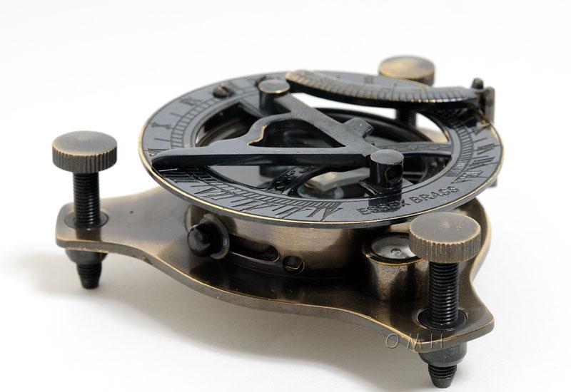 Sundial Compass in wood box (Medium)