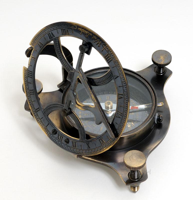 Sundial Compass in wood box (Medium)