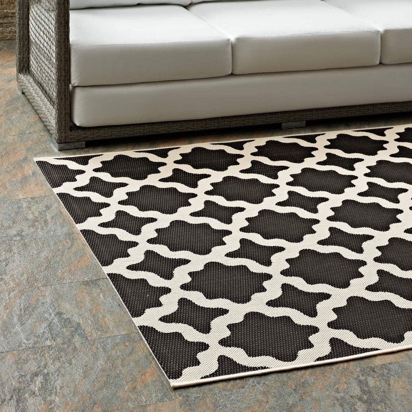 Cerelia Moroccan Trellis Indoor and Outdoor 4x6 Area Rug by Modway