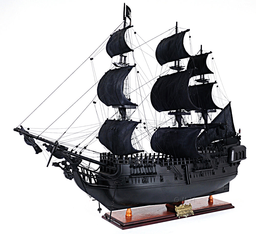 Black Pearl Pirate Ship Large With Floor Display Case