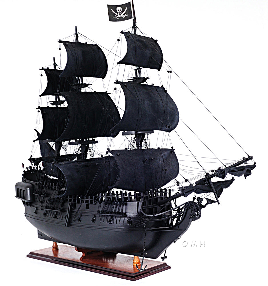 Black Pearl Pirate Ship Midsize With Display Case