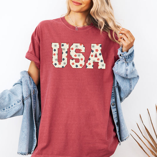 USA Flowers Minimalist Patriotic America 4th Of July Americana Floral Comfort Colors Tee