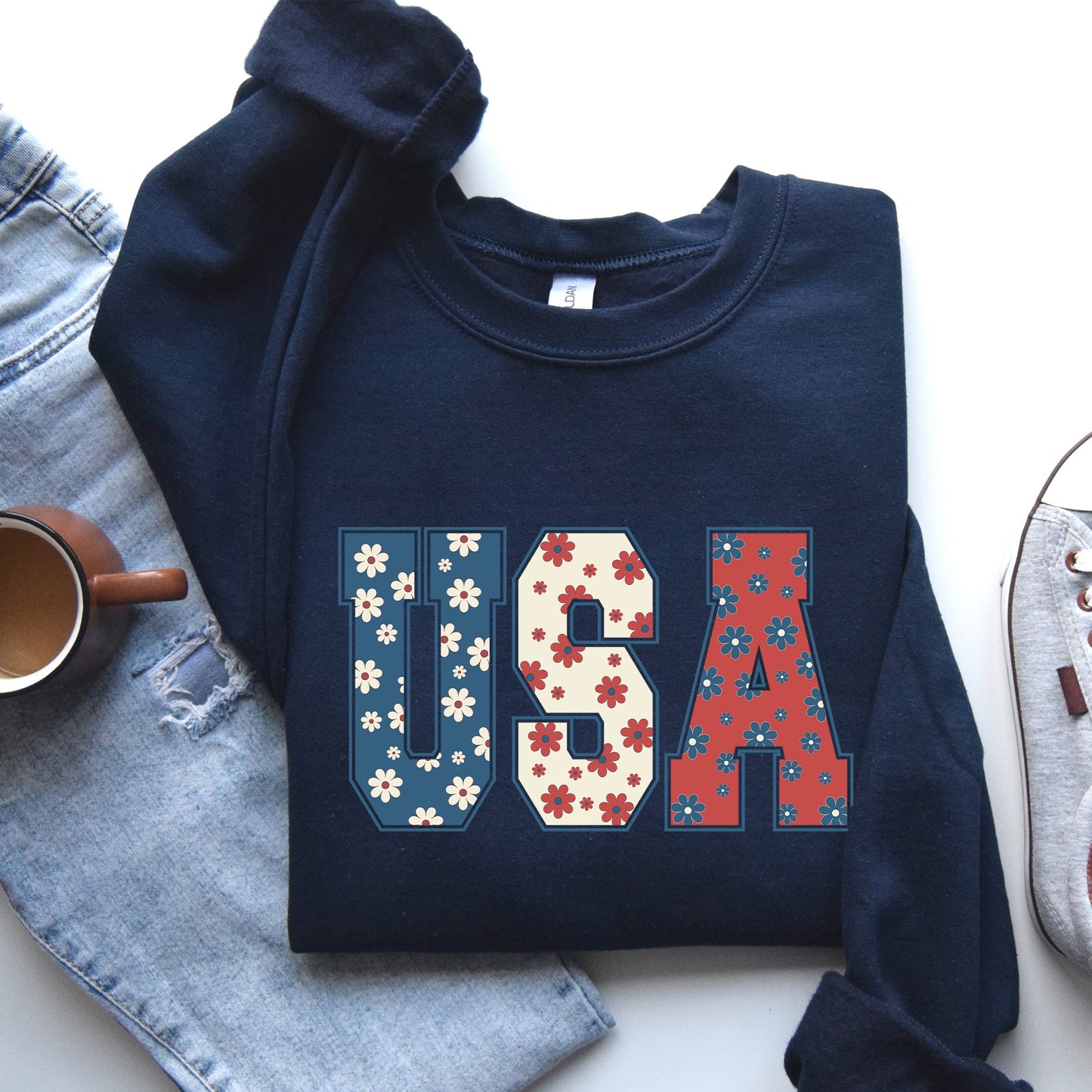 USA Floral Print Patriotic Flag and Stars Design Celebrating American Pride for Everyday Wear Sweatshirt