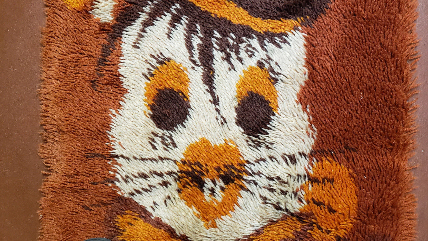 2x3 Rya Shag Rug Mid-Century Modern Danish Shag Rug 1960s Accent Rug Bunny Rabbit in Hat Dark Orange Small Shag Rug