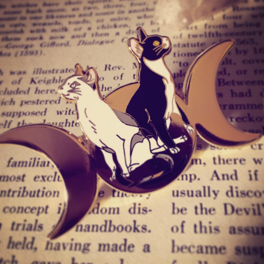 Enamel Pin - The Two of Paws