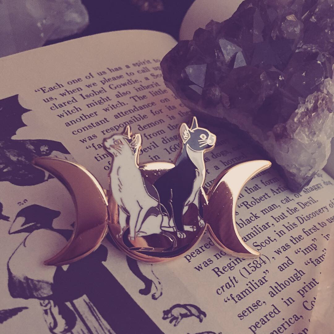 Enamel Pin - The Two of Paws