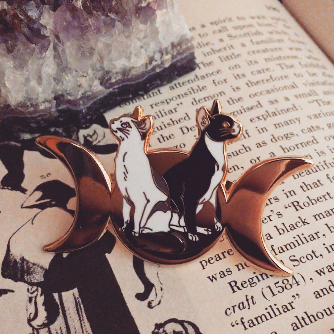 Enamel Pin - The Two of Paws