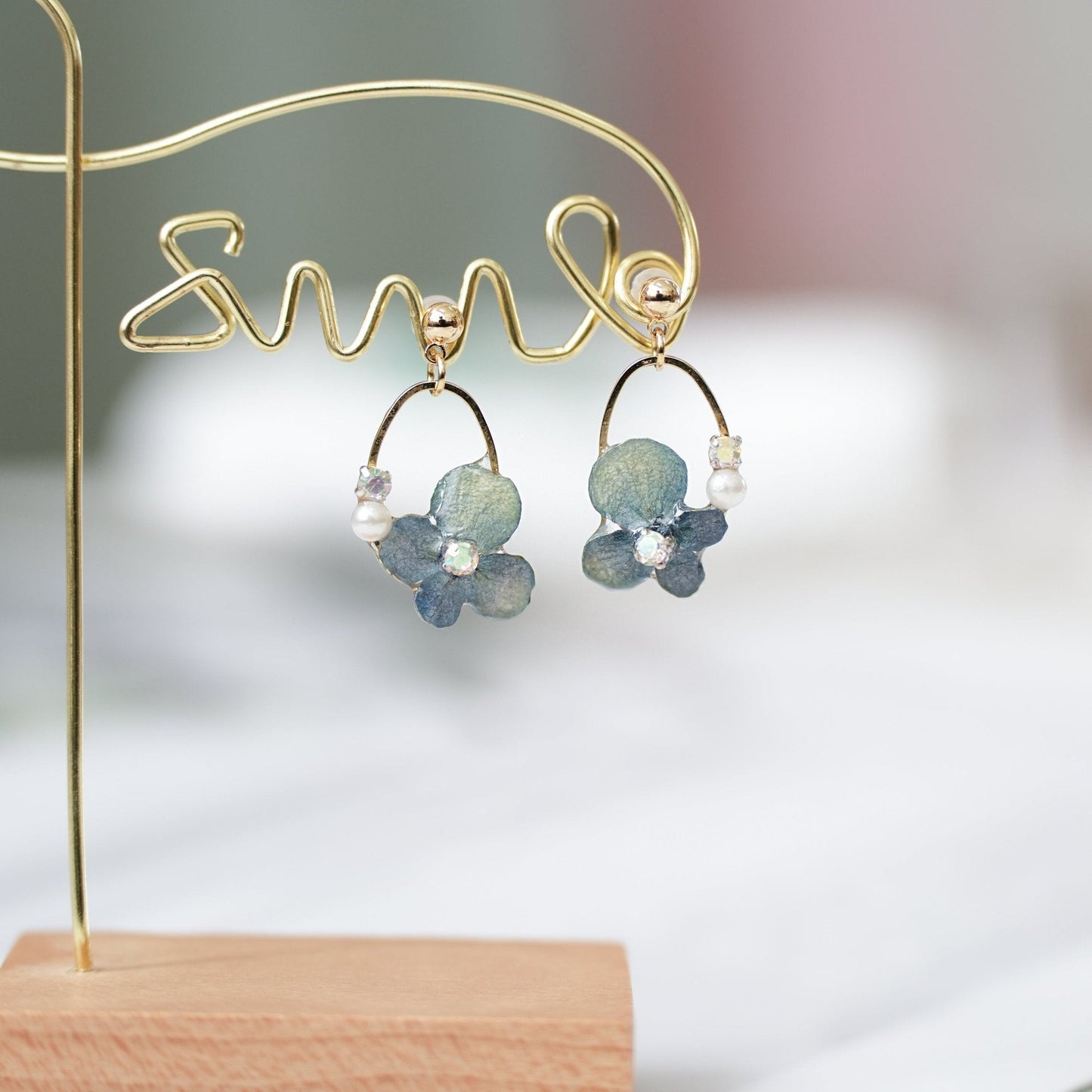 "Raindrop Waltz" Hydrangea Earrings