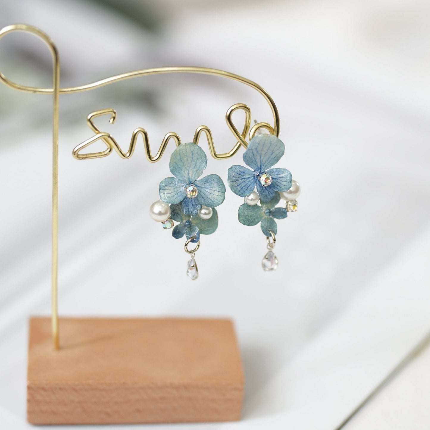 "Raindrop Waltz" Hydrangea Earrings